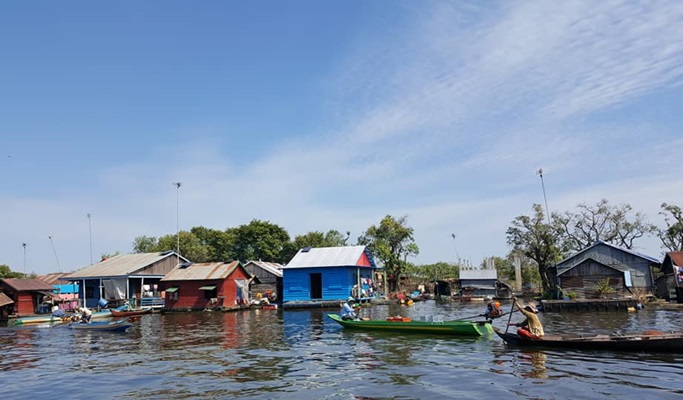 Tonle Sap Lake Floating Village Tour by Boat (+ Buffet Lunch on Floating Restaurant) (Half Day)