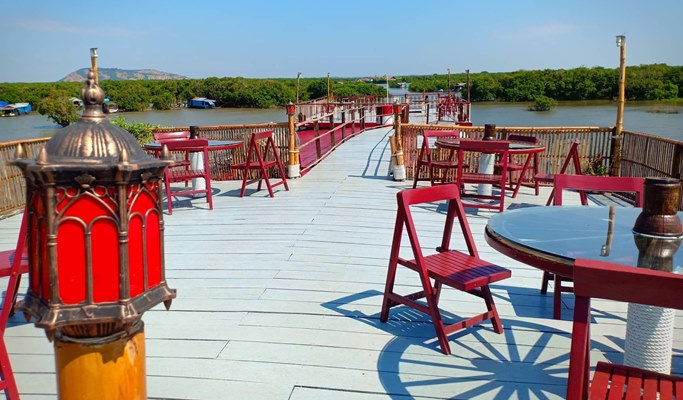 Tonle Sap Lake Floating Village Tour by Boat (+ Buffet Lunch on Floating Restaurant) (Half Day)