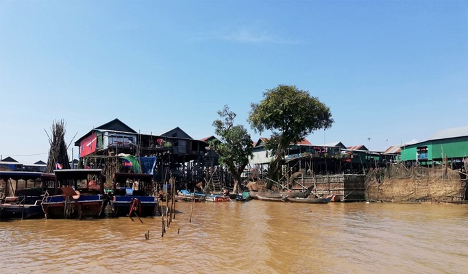 Siem Reap Royal Residence + Wat Damnak Pagoda + Tonle Sap Lake + Local Markets Tour (Half Day)