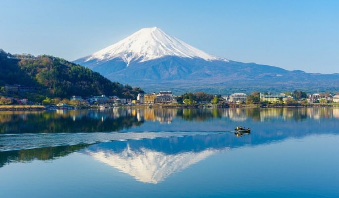 Mt. Fuji Lake Kawaguchi + Onsen + Wind & Ice Cave 1 Day Tour from Tokyo