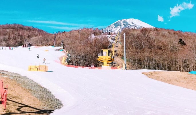 Mt. Fuji Skiing and Onsen 1 Day Tour From Tokyo