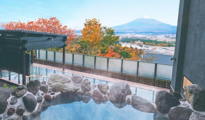 Mt. Fuji Skiing and Onsen 1 Day Tour From Tokyo