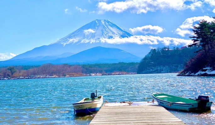 Mt. Fuji Lake Kawaguchi + Lake Yamanaka + Onsen 1 Day Tour from Tokyo