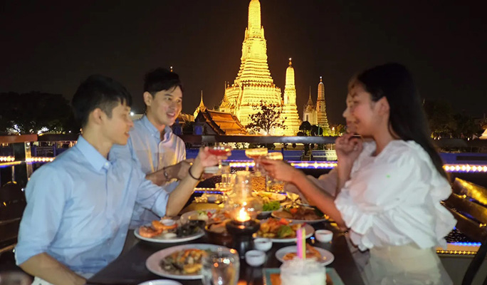 VELA Dinner Cruise in Bangkok (+ Free-Flow Beer) (+ International & Thai Buffet)