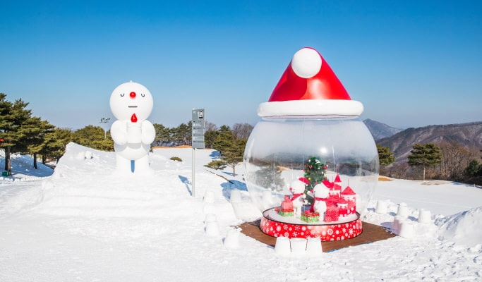 Vivaldi Park Ski Resort & Eobi Ice Valley: 1 Day Ski/Snowboard/Sled Tour - from Seoul