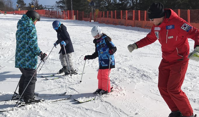 Private Ski Lesson + Lift Pass + Equipment/Clothes Rental Package: Vivaldi Park Ski Resort