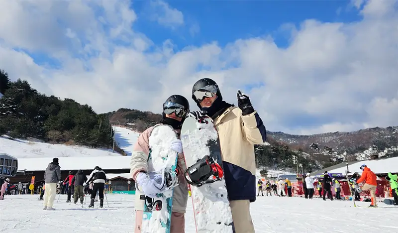 Vivaldi Park Ski Resort Private Tour from Seoul/ICN (with Ski/Snowboard Lesson)