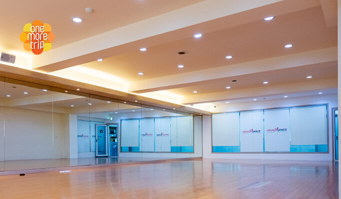 K-POP Dance Class with Professional Choreographers for Top K-POP Artists