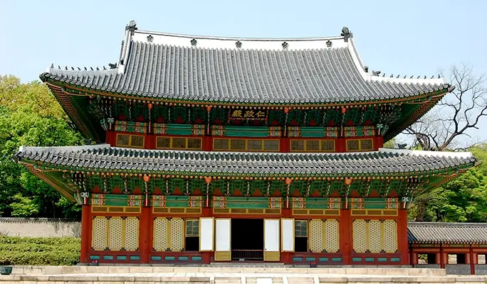 Changdeokgung/ Gyeongbokgung Palace Walking Tour with Hanbok Rental