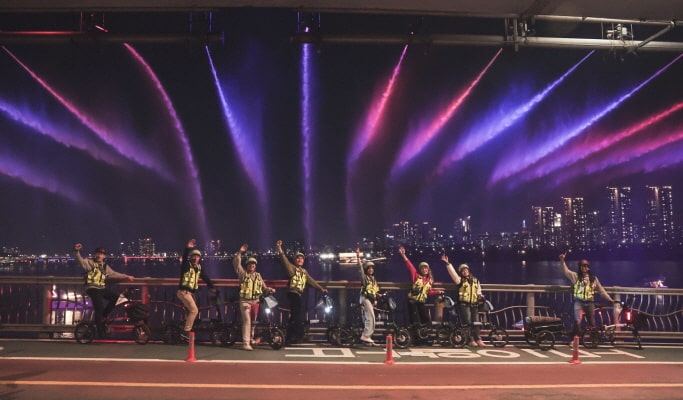 Seoul Bike Tour: Hangang River Evening Electric Bike Tour