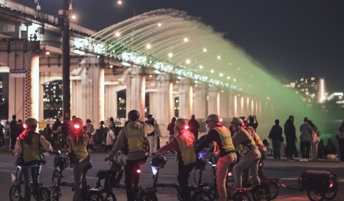 Seoul Bike Tour: Hangang River Evening Electric Bike Tour