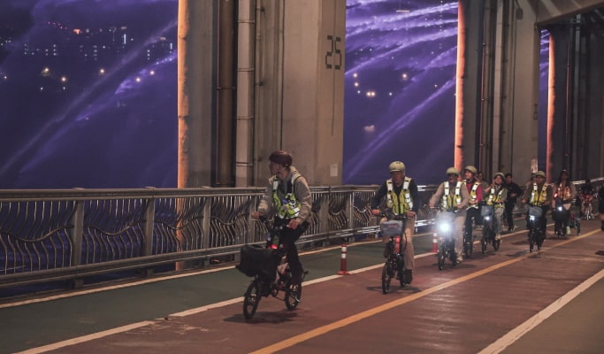 Seoul Bike Tour: Hangang River Evening Electric Bike Tour
