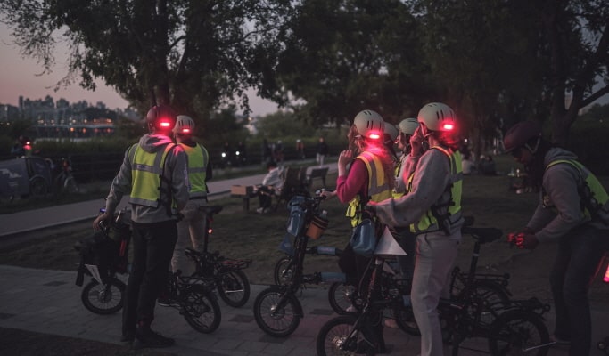Seoul Bike Tour: Hangang River Evening Electric Bike Tour