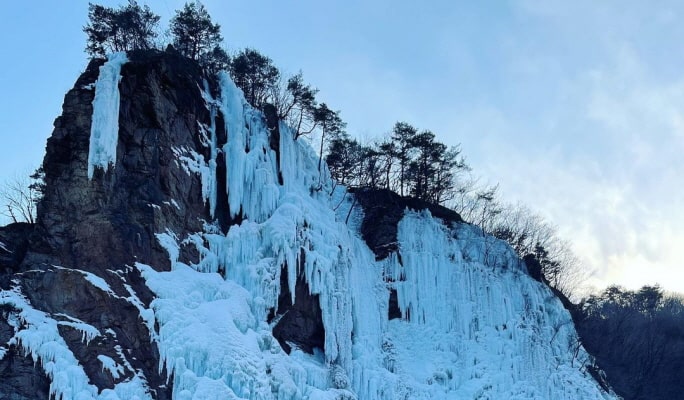 Winter Hiking: In-je Maebawi Icewall & Wondae-ri Birch Forest/ Seoraksan National Park 1 Day Tour (Dec 15~Feb 28)