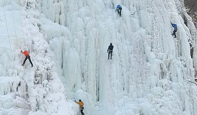 Winter Hiking: In-je Maebawi Icewall & Wondae-ri Birch Forest/ Seoraksan National Park 1 Day Tour (Dec 15~Feb 28)