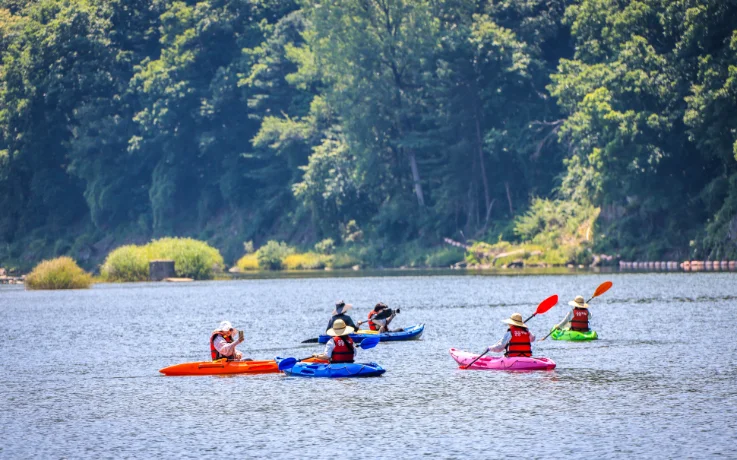 Visitors canoeing at Namhangang River