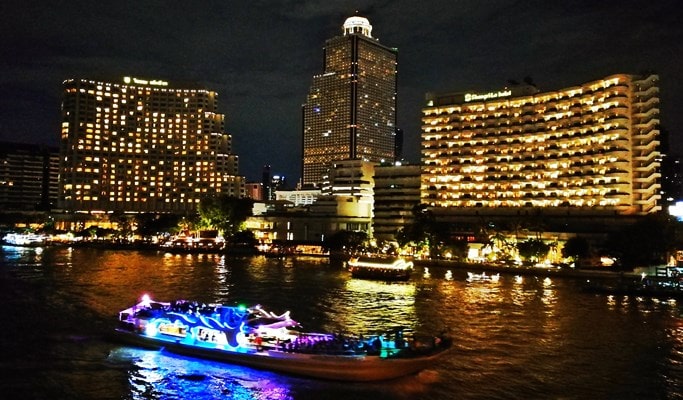 Yodsiam Boat: Light Snacks & Drinks on the Chao Phraya River (+Private Transfer option)