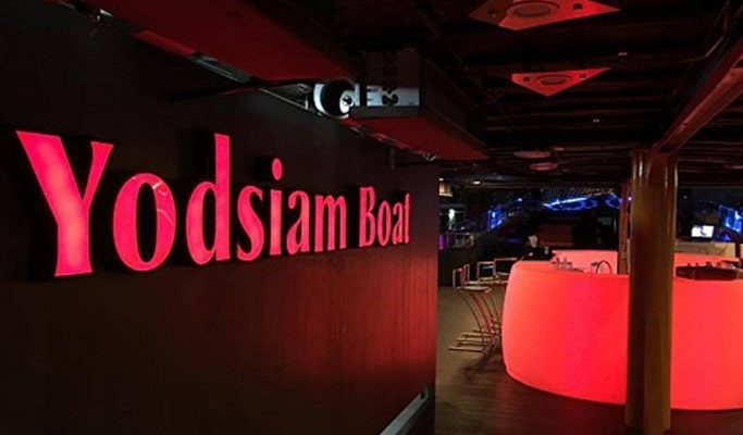 Yodsiam Boat: Light Snacks & Drinks on the Chao Phraya River (+Private Transfer option)