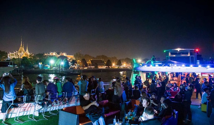 Yodsiam Boat: Light Snacks & Drinks on the Chao Phraya River (+Private Transfer option)