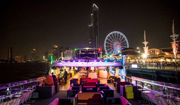 Yodsiam Boat: Light Snacks & Drinks on the Chao Phraya River (+Private Transfer option)